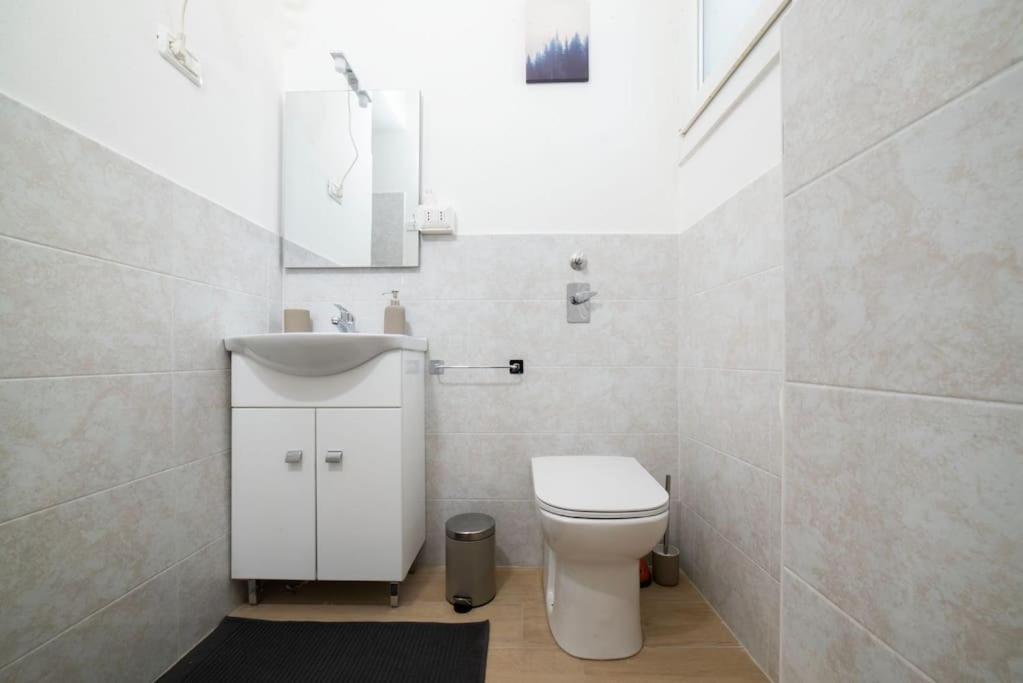 Apartment 4 Stops From The City Center Milan Exterior photo
