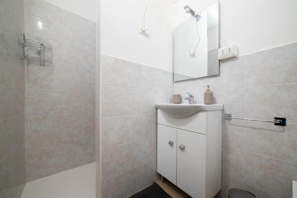 Apartment 4 Stops From The City Center Milan Exterior photo