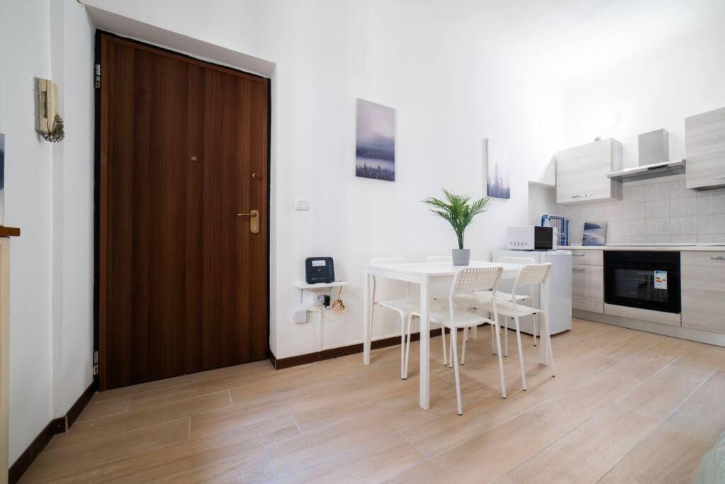 Apartment 4 Stops From The City Center Milan Exterior photo