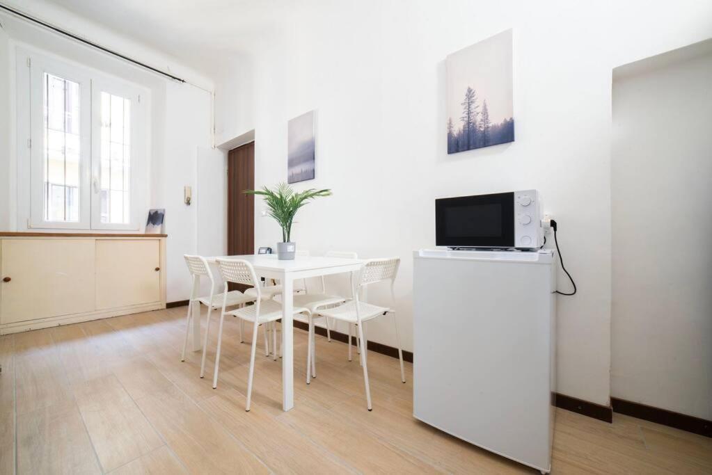 Apartment 4 Stops From The City Center Milan Exterior photo